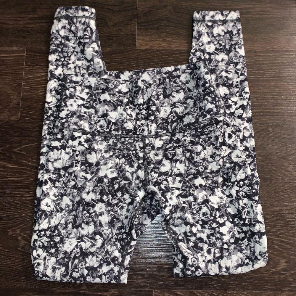 Lululemon black and white leggings tights pants